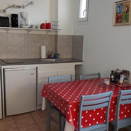 L'Appartement De L'Eglise Сент-Мари-де-ла-Мер Экстерьер фото